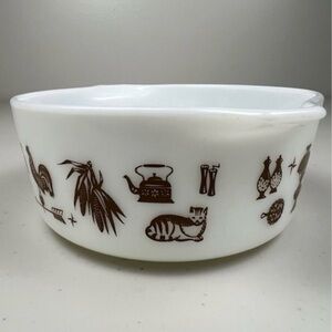 Vintage Pyrex Early American 472 Cinderella Mixing Bowl 1.5 Pt White Brown